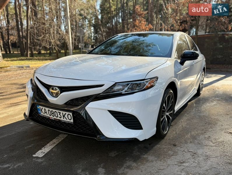 Toyota Camry 2019
