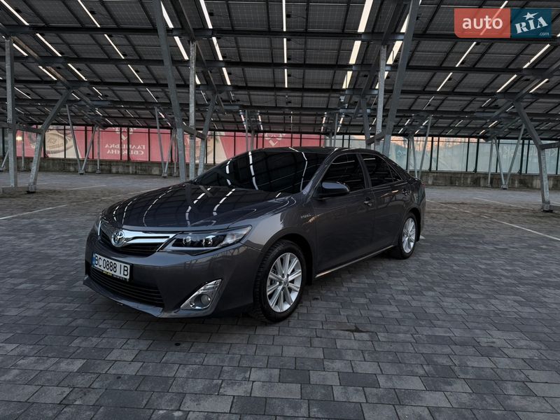 Седан Toyota Camry 2013 в Львове