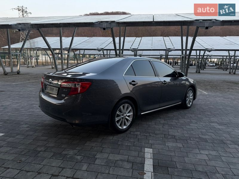 Седан Toyota Camry 2013 в Львове