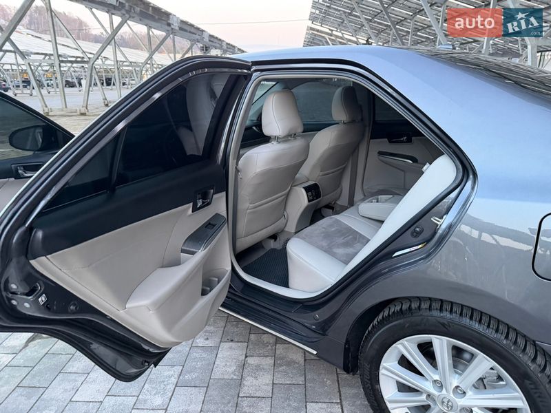 Седан Toyota Camry 2013 в Львове