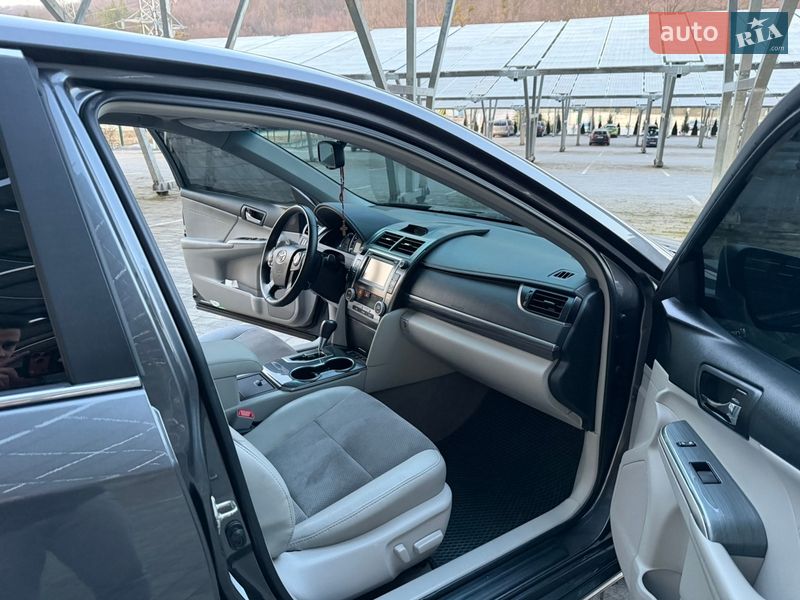 Седан Toyota Camry 2013 в Львове