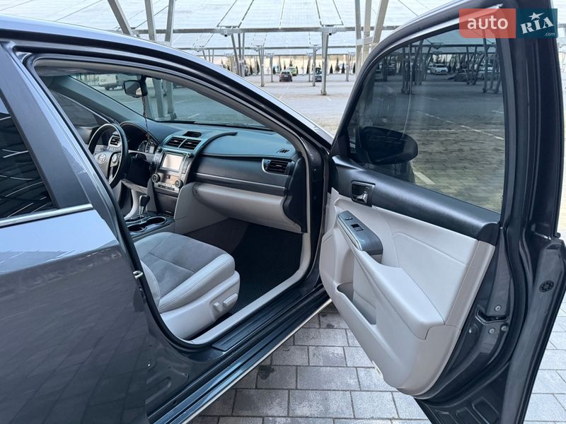 Седан Toyota Camry 2013 в Львове