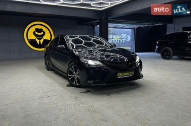 Седан Toyota Camry 2019 в Черновцах