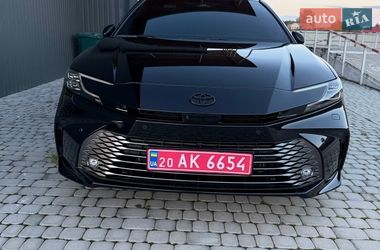 Седан Toyota Camry 2025 в Ивано-Франковске