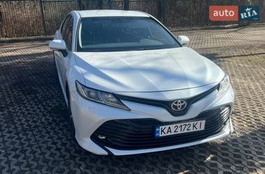 Седан Toyota Camry 2017 в Харкові