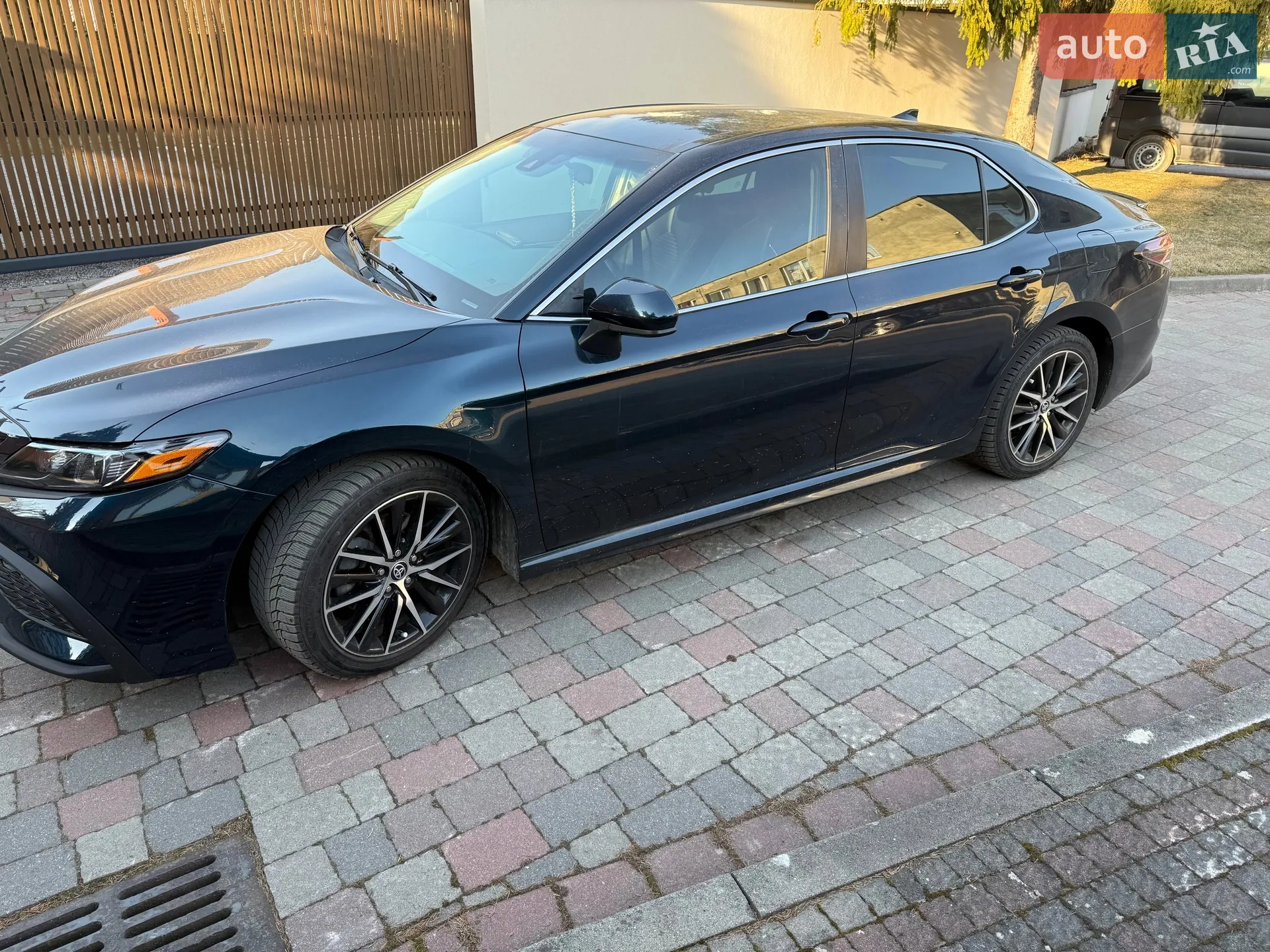 2020 Toyota Camry - мініатюра 2