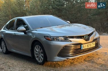 Седан Toyota Camry 2019 в Киеве