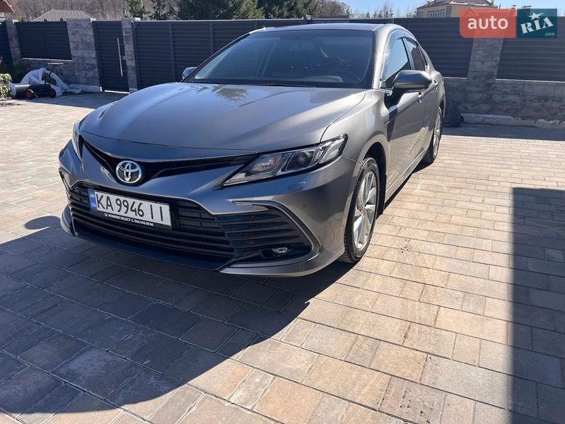 Седан Toyota Camry 2023 в Киеве