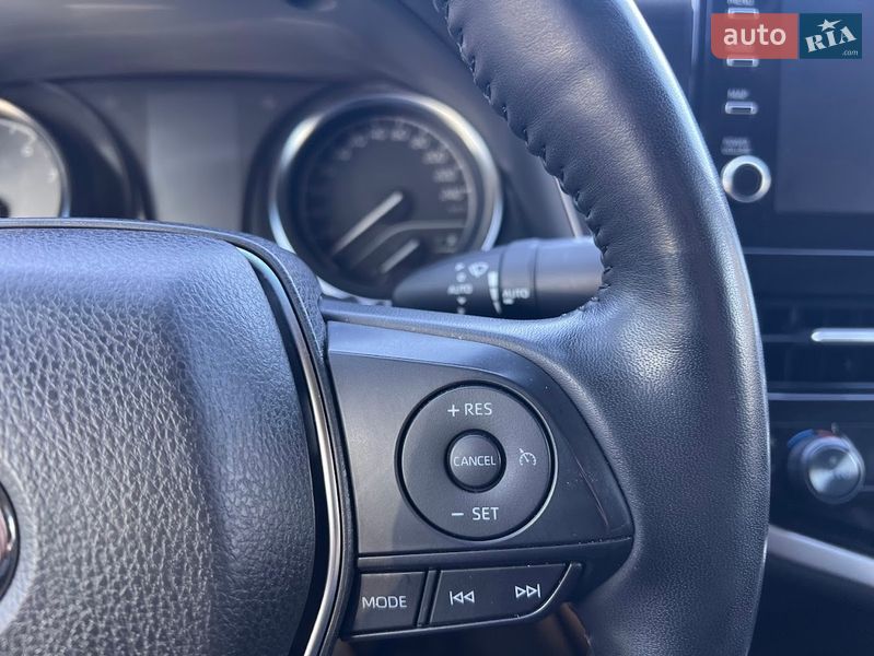 Седан Toyota Camry 2023 в Киеве