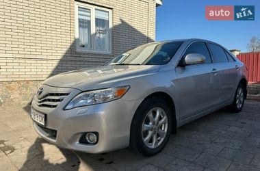 Седан Toyota Camry 2010 в Сумах