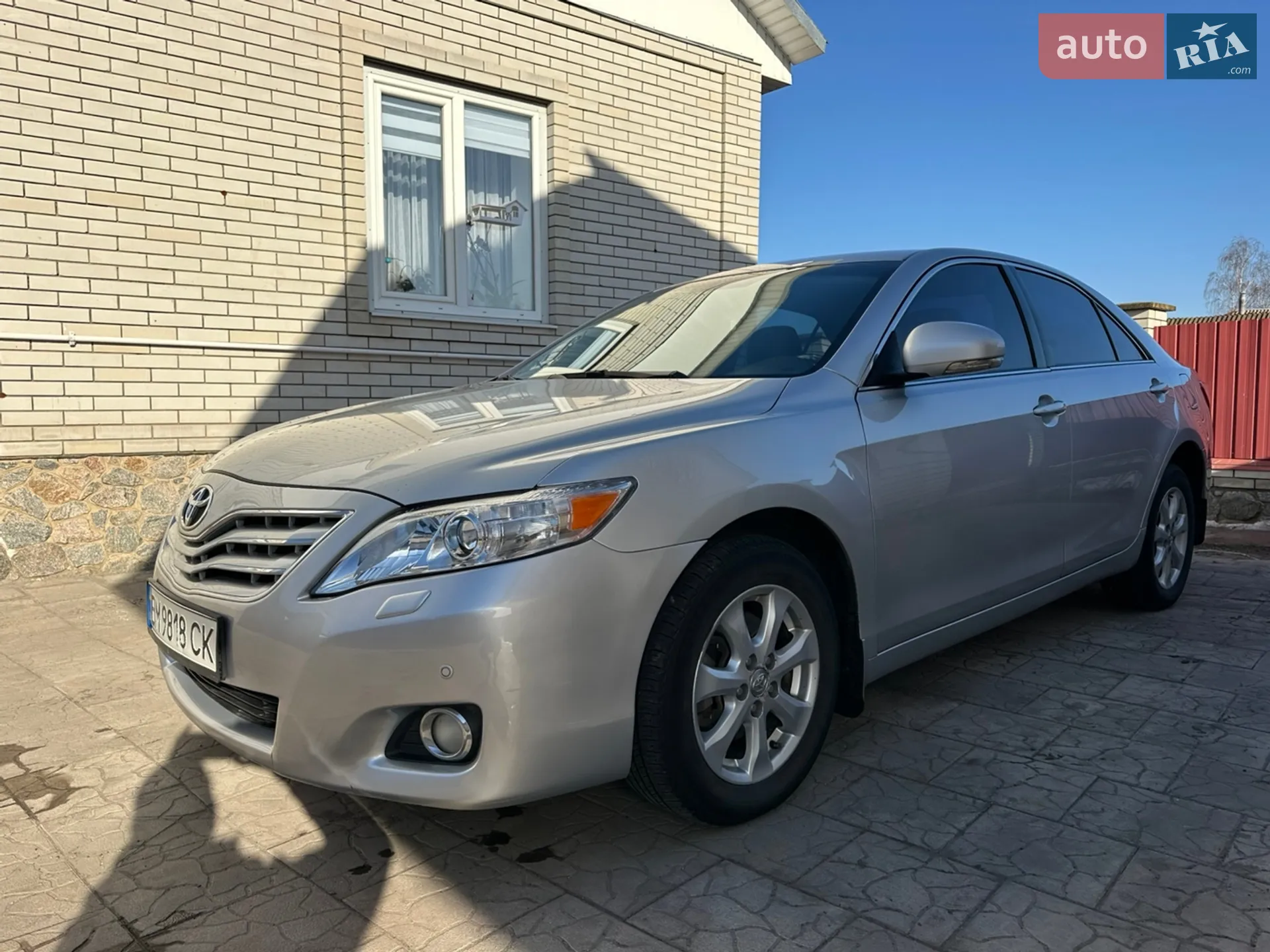 2010 Toyota Camry - фото 1