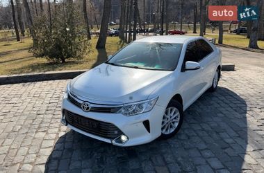 Седан Toyota Camry 2016 в Києві