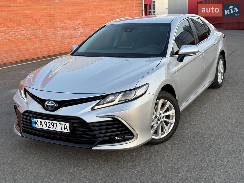 Седан Toyota Camry 2023 в Киеве