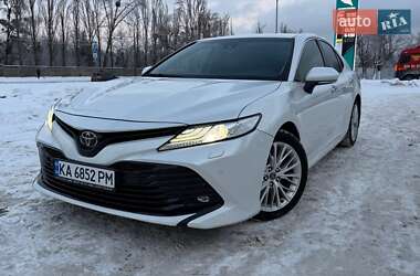 Седан Toyota Camry 2018 в Києві