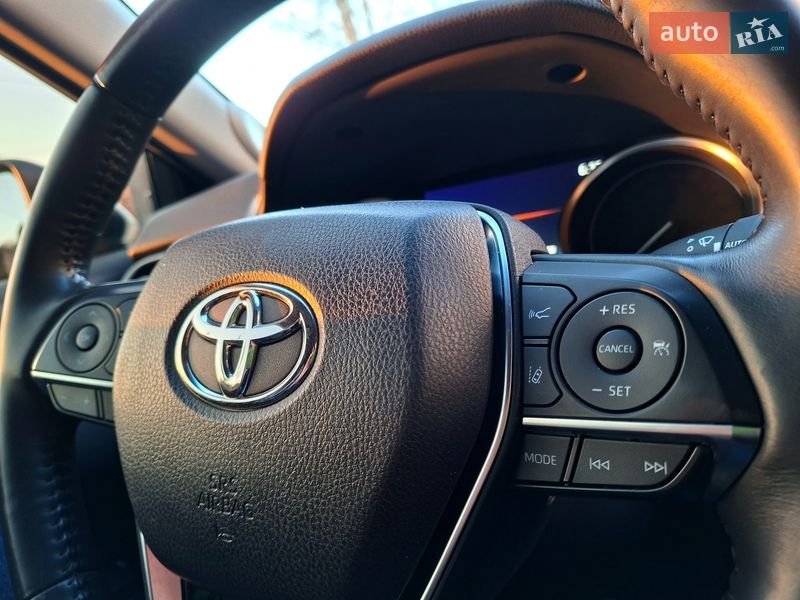 Седан Toyota Camry 2021 в Харькове