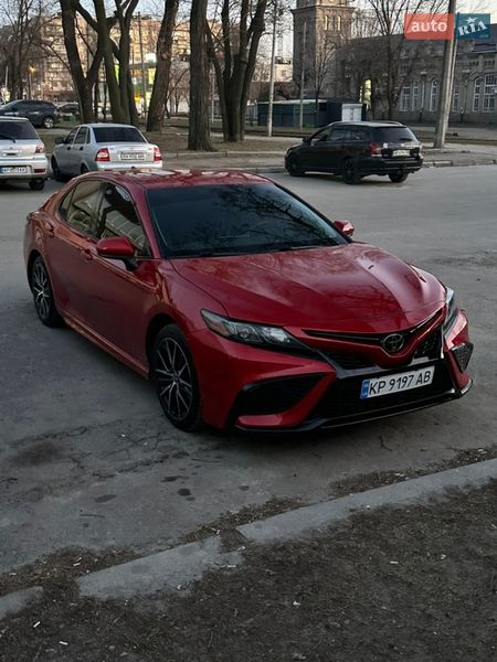 Седан Toyota Camry 2021 в Запорожье