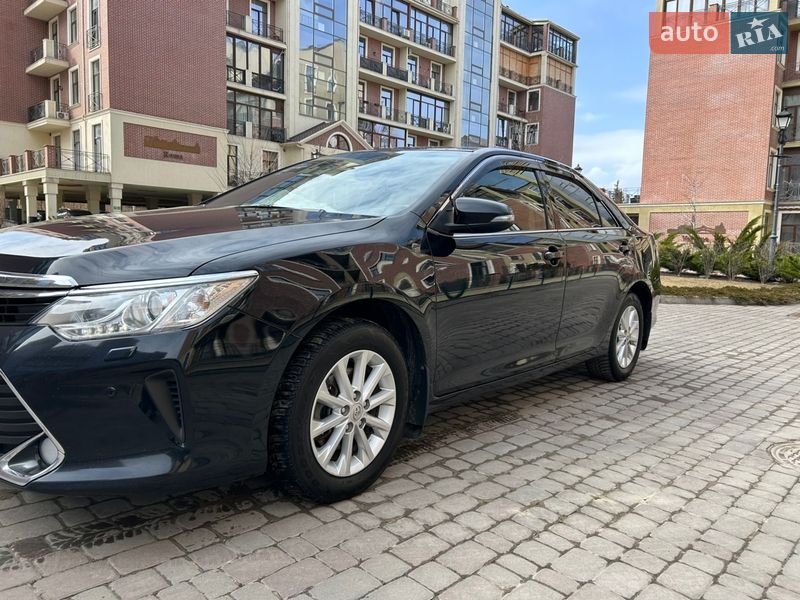 Седан Toyota Camry 2017 в Харькове