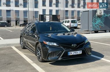 Седан Toyota Camry 2022 в Ровно