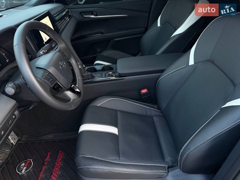 Седан Toyota Camry 2024 в Харкові
