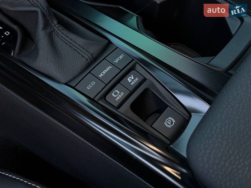 Седан Toyota Camry 2024 в Харкові