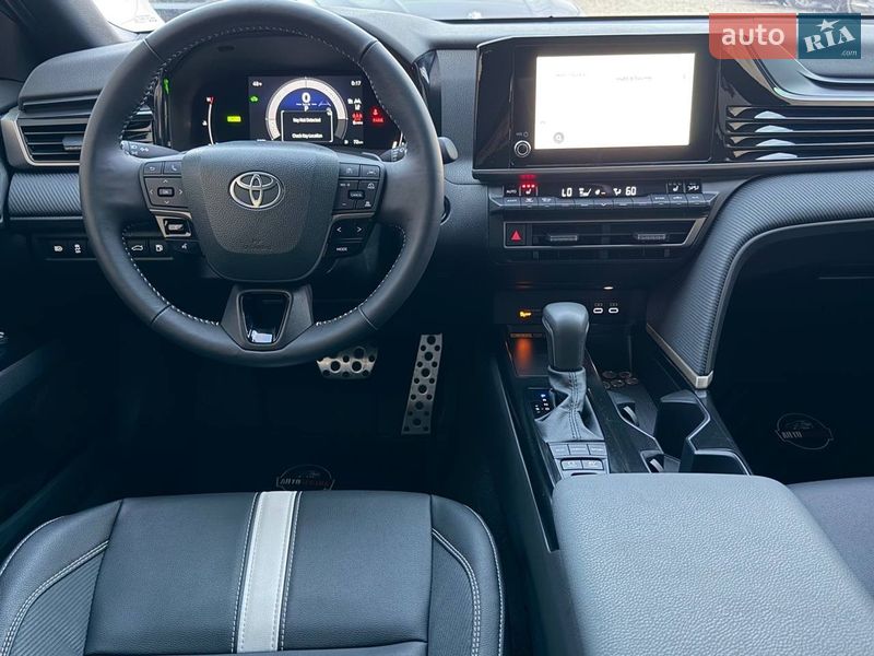 Седан Toyota Camry 2024 в Харкові