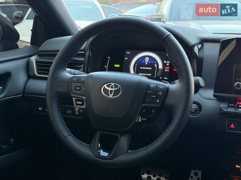 Седан Toyota Camry 2024 в Харкові