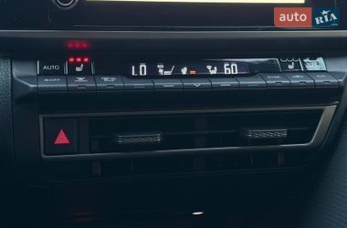 Седан Toyota Camry 2024 в Харкові