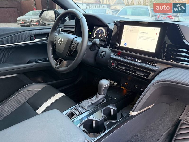 Седан Toyota Camry 2024 в Харкові