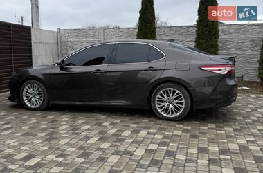 Седан Toyota Camry 2019 в Харькове