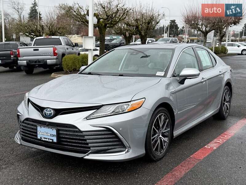 Toyota Camry 2021