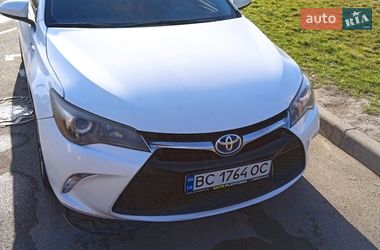 Седан Toyota Camry 2016 в Києві