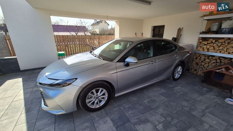 Седан Toyota Camry 2024 в Ивано-Франковске