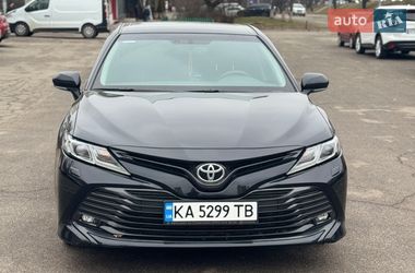 Седан Toyota Camry 2018 в Києві