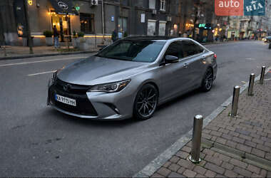 Седан Toyota Camry 2014 в Стоянке