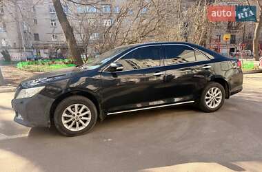 Седан Toyota Camry 2013 в Києві