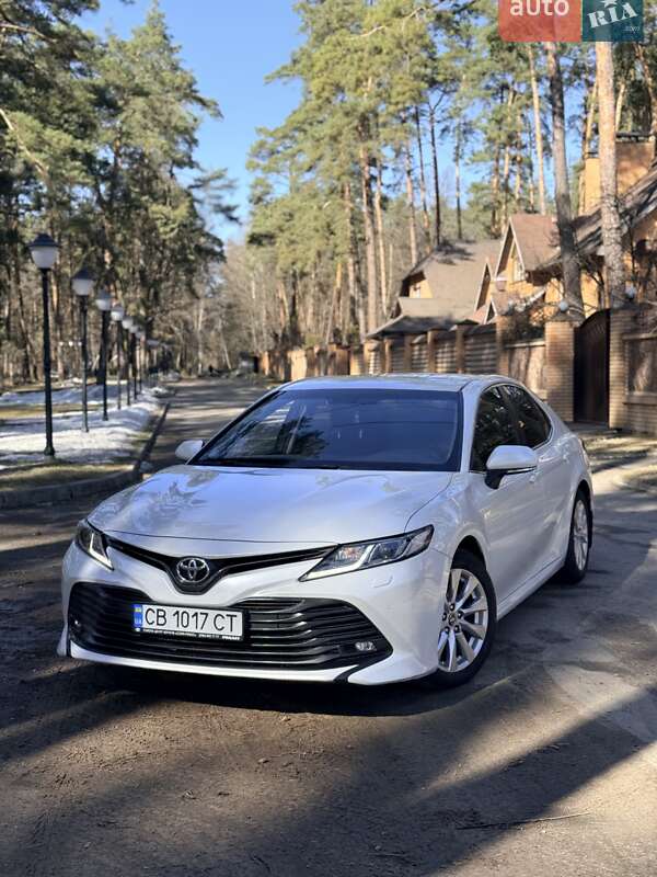 Седан Toyota Camry 2019 в Чернигове
