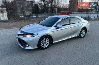Седан Toyota Camry 2018 в Житомире