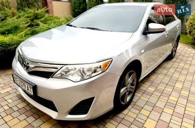 Седан Toyota Camry 2014 в Днепре