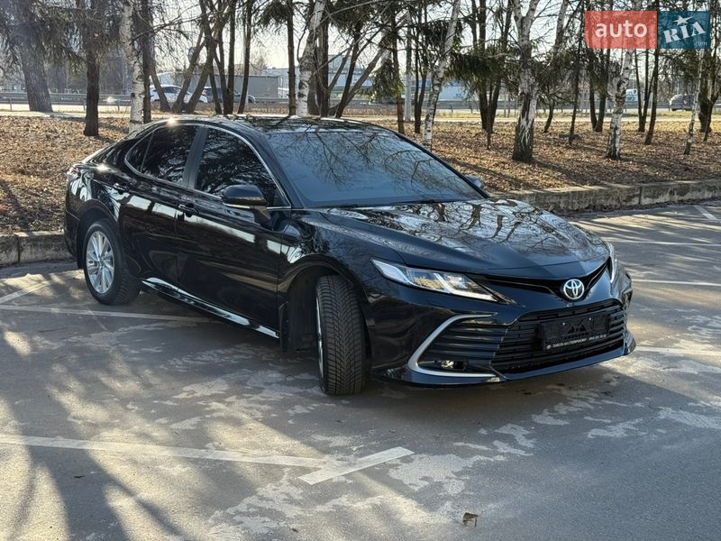 Седан Toyota Camry 2024 в Киеве