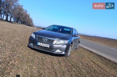 Седан Toyota Camry 2012 в Смілі
