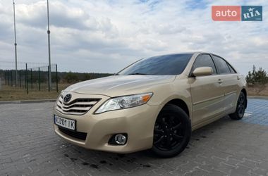Седан Toyota Camry 2010 в Луцке