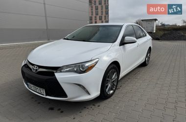 Седан Toyota Camry 2016 в Киеве