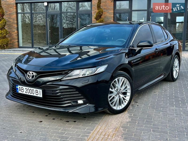 Седан Toyota Camry 2018 в Виннице