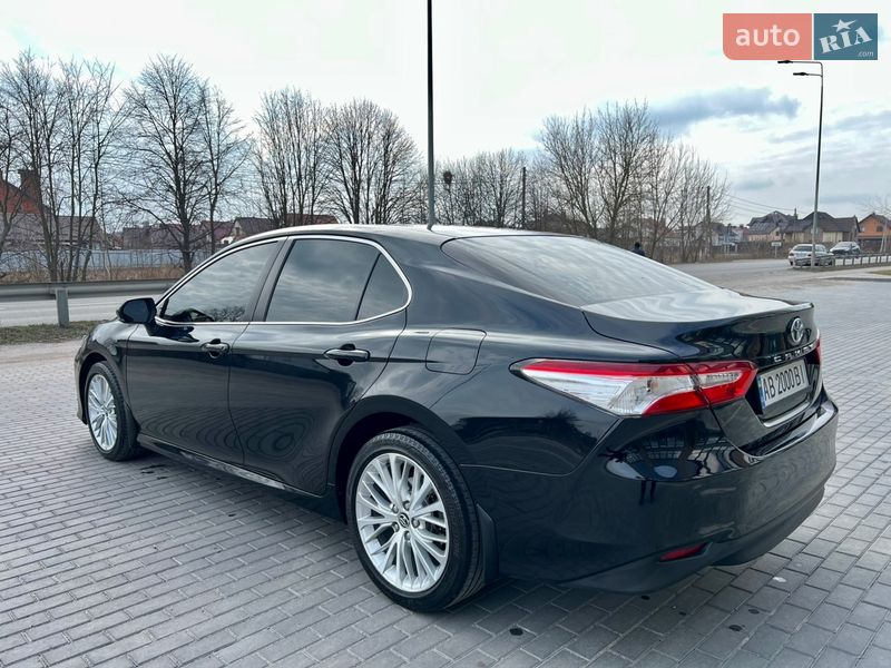 Седан Toyota Camry 2018 в Виннице