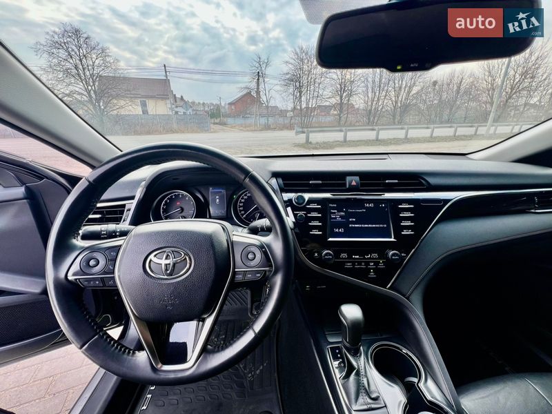 Седан Toyota Camry 2018 в Виннице