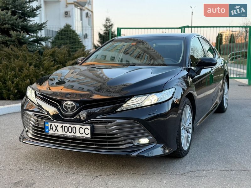 Седан Toyota Camry 2017 в Харкові