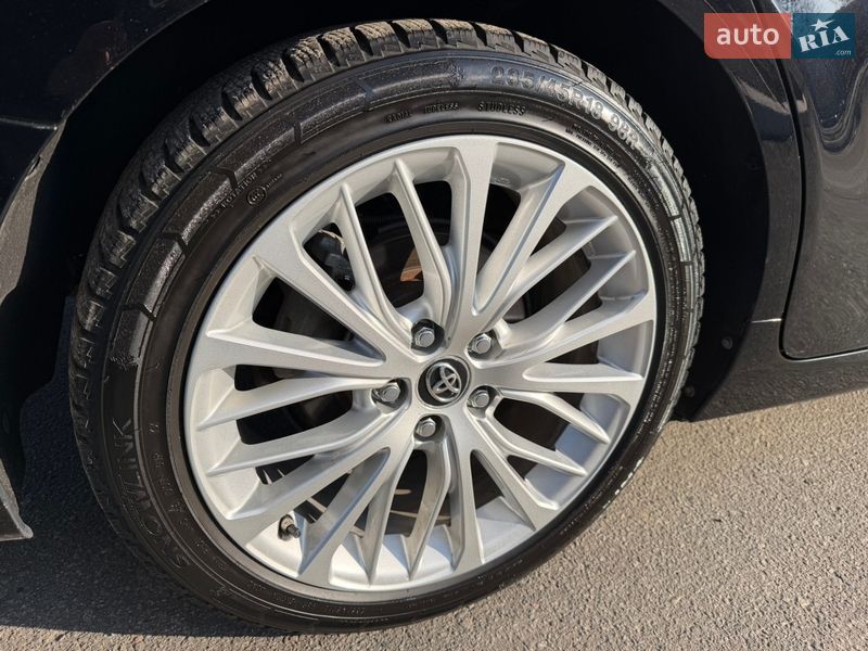 Седан Toyota Camry 2017 в Харкові