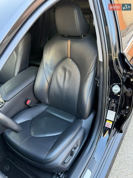 Седан Toyota Camry 2017 в Харкові