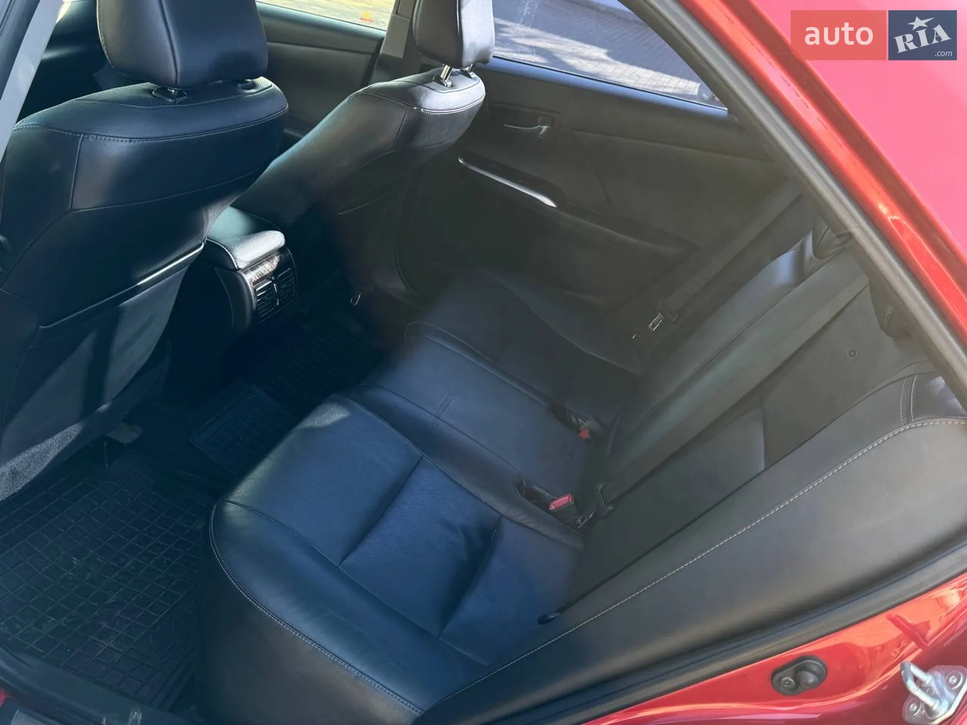 2016 Toyota Camry - мініатюра 16