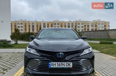 Седан Toyota Camry 2020 в Ровно